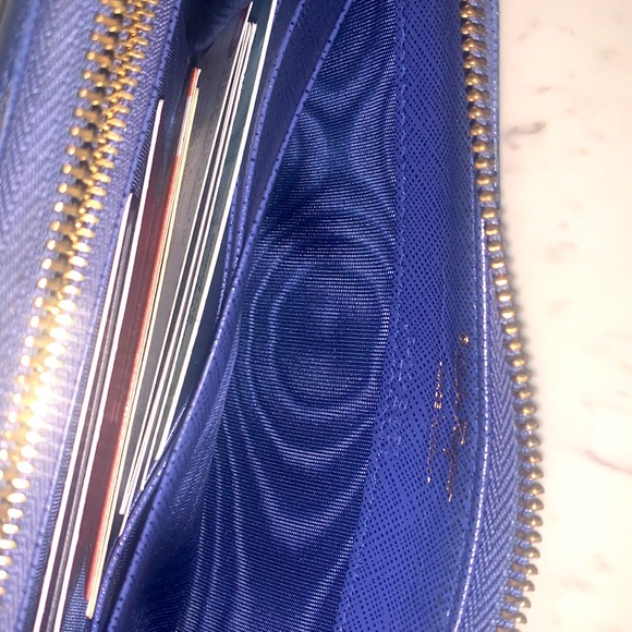 Used and 100% Authentic Salvator Ferragamo wallet - Picture 9 of 11
